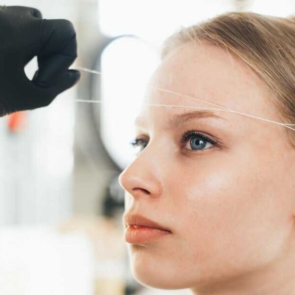 Depilacja laserowa vs wosk vs golenie – porównanie metod usuwania włosów